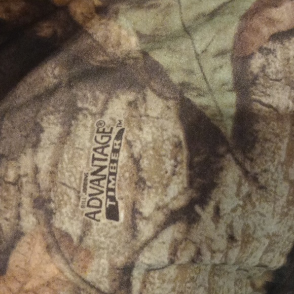 Cabela's women's camo jacket. - Picture 2 of 7